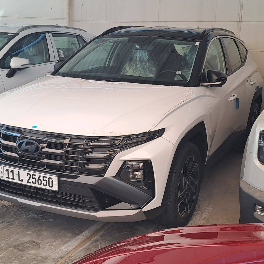 ✅️ هونداي توسان 2️⃣0️⃣2️⃣6️⃣ ويل كب حجم 19✅️

ضمان  ٣ سنوات او ٦٠ الف كم 

مستخدم عداد 2800كم
مكفول كفالة عامه 
❇️ قماره سودة
❇️ مقاعد تبريد 

✅️ أرقام بغداد 
✅️ دشبول ايباد متصل ‼️ 
✅️جنطه كهرباء ‼️
✅️ شاحن وايرليس ‼️
✅️ سعة المحرك 2.0L 
✅️ مرتبط بناقل حركة أوتو 6 نمر
✅️ عدد AIR BAG 2
✅️ حساسات أمامية 
✅️ حساسات خلفية
✅️ لايت زينون + LED
✅️ كشافات 
✅️ بك لايت LED
✅️ ويل كب 19‼️
✅️ 4 دسك
✅️ قبضات أبواب من الألمنيوم
✅️ ماسحة خلفية
✅️ اريل نفكيتر 
✅️ مفتاح التشغيل بصمة
✅️ تشغيل عن بعد 
✅️ شاشةApple Car play and android auto 
✅️ كاميرا دوارة
✅️ حركة المقاعد الأمامية كهرباء
✅️ مثبت السرعة Cruise
✅️ المودات والأوامر الصوتية
✅️ أوضاع القيادة  Drive Mode 
✅️ فحص أنظمة السيارة 
✅️ حساسات ضغط اطارات 
✅️ مقود جلد حياكة شكل جديد 
✅️ قطعتين تبريد
✅️تبريد مقاعد 
✅️ هاند بريك بصمة 
✅️ ا ABS 
✅️ا Auto Hold  أوتو هولد
✅️ا ISO Fex  ايزو فكس
✅️ نظام مانع الانزلاق
✅️ نظام نزول المنحدرات
✅️ اشارة في المرايا الجانبية
✅️ مخرج منفذ الطاقة ⚡
✅️ ا  Bluetooth / USB
✅️ بردات أبواب خلفية
✅️ بردة خلفية 
✅️ شاحن هاتف Wireless 
✅️ تطعيم الدواخل ألمنيوم 

🌺 أبعاد السيارة 🌺

☑️ الطول 463 cm
☑️ العرض 187 cm
☑️ الارتفاع 167 cm

🎁نتعامل بنظام القسط  🎁

🚘 🚖 يتوفر بيع  شراء او مراوس للسيارات القديم والحديثة ✅️

💳🪙السعر: 

السعر شامل اللوحات المروريه 

 اشتري بثقه 💯🌹
*********** 

عراقنا لتجارة السيارات 
بغداد-معارض البياع شارع الوسط(المدخل )

رابط الصفحه على الفيس 
https://www.facebook.com/profile.php?id=61557668616037&mibextid=ZbWKwL
