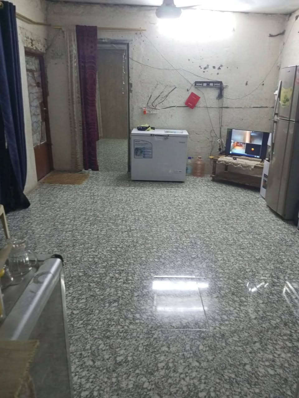 السلام عليكم ورحمة الله وبركاتة
من رخصت الادﻤن 
بيت تجاوز للبيع متكون من صاله ومطبخ وغرفه صحيات داخليه وخارجيه  الطرامي اكبار تكدر تستغلهن غرف ديوانيه بل يعجبك ماء كهرباء مجاري جدد سحب البيت حاضر ناقصه بس باب 🚪غرفه وباب صاله بس هذني النقص البكان بغداد البياع منطقه شهداء المعالف السعر خاص وهاذا رقمي 
***********
متواجد واتساب بس وكل الهلا بيكم احبتي الكرام
