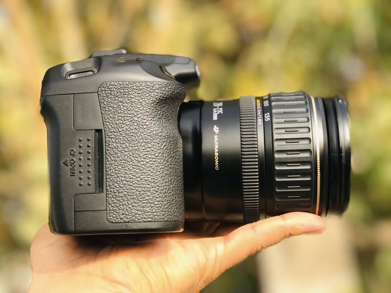 كاميرا كانون 40d للبيع فلاش شغال جديده مامستعمله هواي عدسه جديده بطاريه وشاحنه السعر 400 وبيه مجال للاستفسار الاتصال على الرقم 
***********
