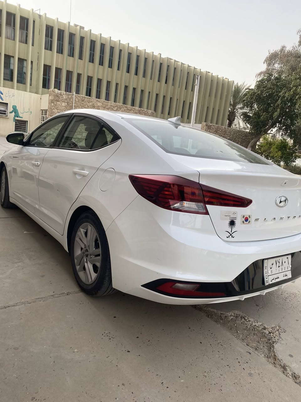 السلام عليكم شباب النترا البيع موديل 20وارد امريكي صور الحادث بل منشور حادثها فقط دعاميه بدون دواخل   سياره كلش حلوه وكاعده  ما تصرف عليها فلس  مواصفات عاديه نص فول  مكينه 2000دوش  السياره ماشيه 70 تحويل ثاني يوم السعر 148  بيها مجال كلش بصيط  الاستفسار *********** 
مكان السياره بغداد الكرخ
