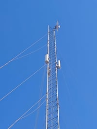 برج انترنيت للبيع 21 متر مع  سكترات عدد 3 و912 عدد 3 مع عاكسة مع باتر ...