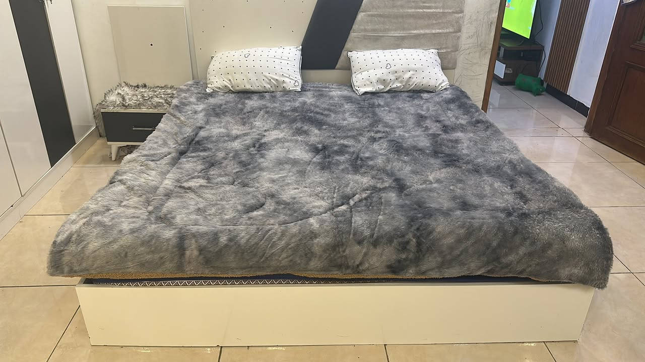 السلام عليكم غرفه نوم ٥ قطع نظيفه ٢٥٠ مكان زيونه ***********
