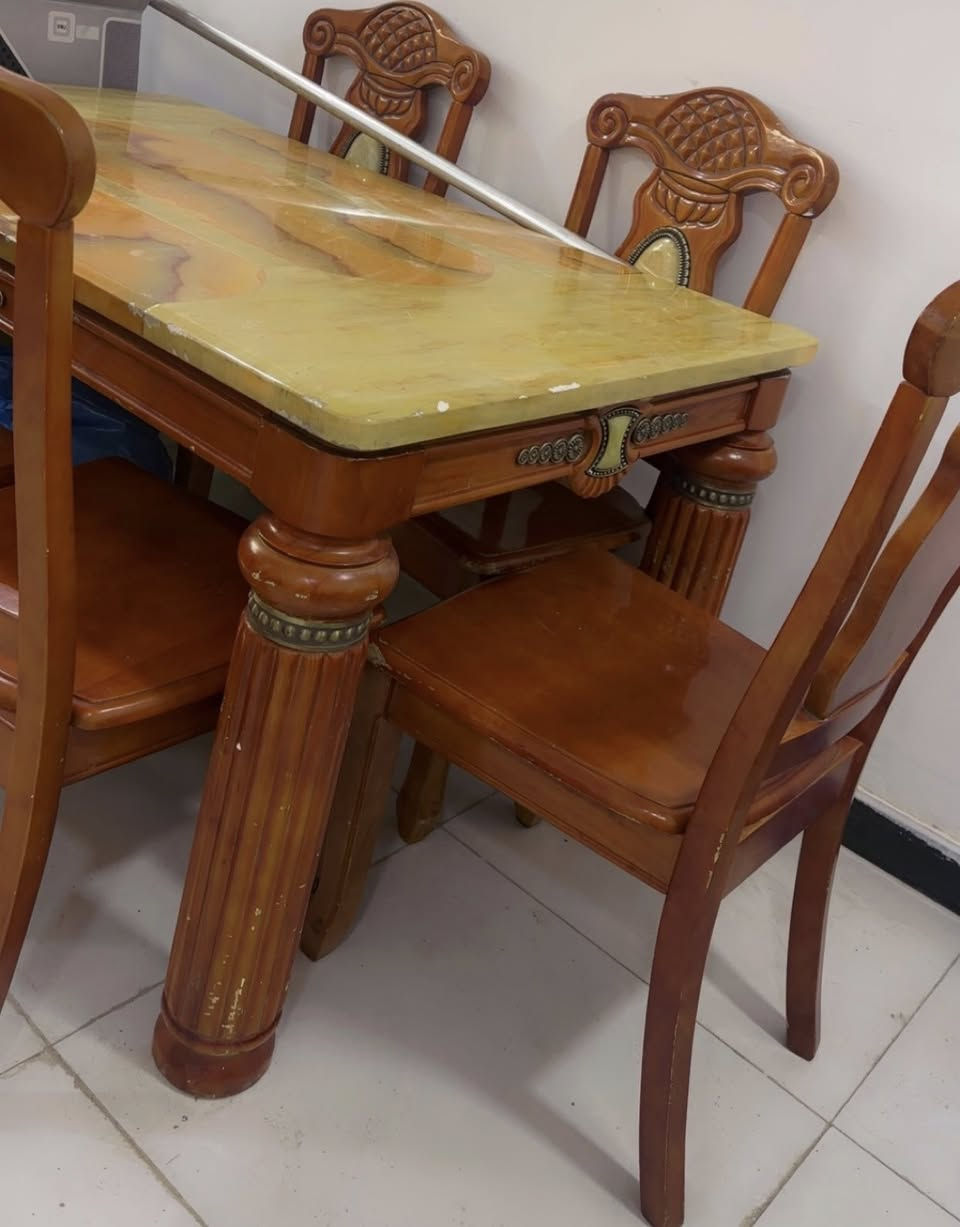 ميز طعام مرمر
6 كراسي


**إذا كنت صاحب هذا الإعلان وتريد حذفه لأي سبب، رجاءا أرسل رسالة إلى الدعم الفني**