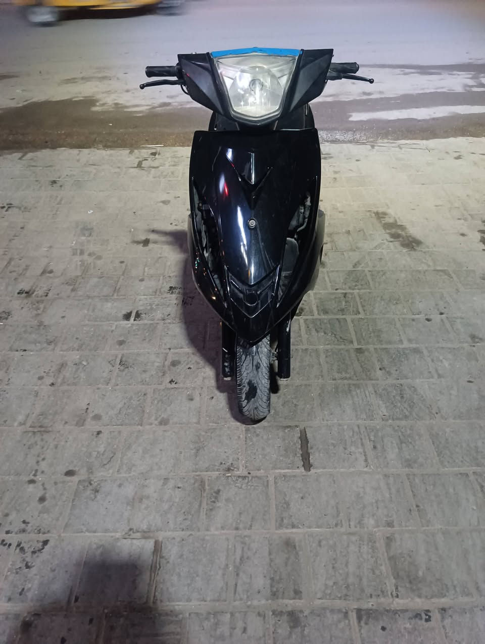 سلام عليكم شباب دراجة لبيع جيتي ار  دراجة كامله نكرة سلف دراجة نقصة تراش وشاير فقط  بكاني بغداد  سعر 650 بيه مجال قليل رقمي ***********
