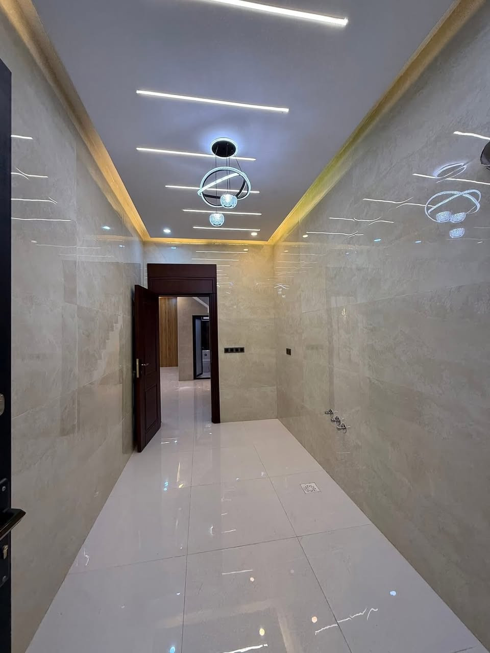 بيتين متجاورات 🏡 مساحه الواحد 126 م 

الموقع 📍 حي الجمعيه في النجف على ساحه 🏡

البيت تفاصيله كلش راقيه و خريطته حلوه  متعوب عليه  و موقعه كلش راقي على ساحه 

يحتوي عاى 3غرف نوم بحجم كلش حلو 

للاستفسار اكثر عن العقار للاتصال يتوفر وت*********** اهلا وسهلا #بيكم #عندك_عقار_وتريد_تعرضه_دزه_النا_ولاتشيل_هم***********اهلاوسهلاارجو #النجف
