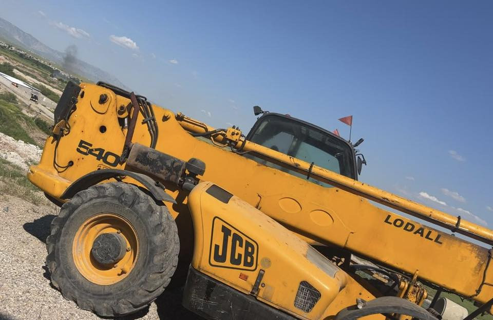 JCB17Mtr
موديل 2001 
 تحويل بشرط
كير محرك بشرط 
رقم سليماني 
سعر210$مجال
@أبرز المعجبين
***********☎️
