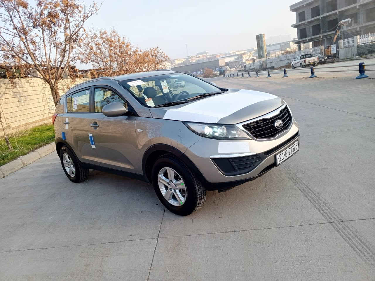 السلام عليكم للبيع كيا سبورتاج 2016لون ذهبي خليجي  بيه جاملغ سايق ونص باب سايق صبغ بدون دواخل بدون ايرباك وبيه بارد بسيط سياره حلوه مواصفات الاعتياديه نضام ايكو داخل رصاصي لايت زنون 5ويل كب  كير محرك تبريد كله بشرط محرك 2000دوش مامفتوح برغي منه  ترايه كلش حلو صدر امامي وخلفي كله جديد تايرات جديد دهن فلاتر هايدروليك جديد سبير عدا بلاد ماشيه180الف سنويه ارقام كله جديد لل2029بسمي تحويل بنفس ليوم  مكان السياره ب #السليمانيه السعر ب135وبيه مجال كلش بسيط وسعر مناسب الشراي يتصل ***********
