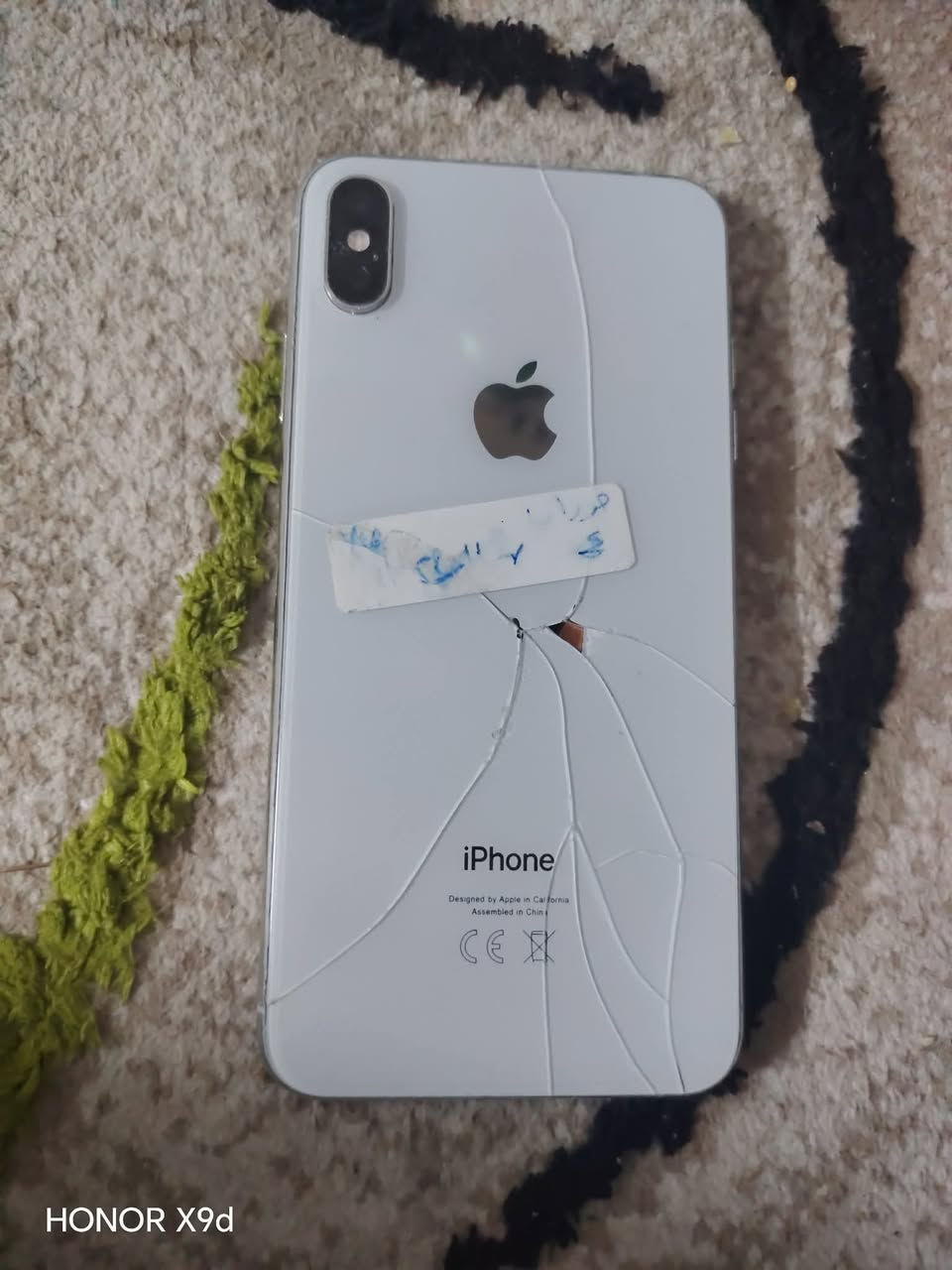 سلام عليكم ايفون اكس ماكس اضرار مثل ماموضح بالصوره ابدل الضهر قبل لا تشتري اذا تريد جهاز نضيف بطاريه ١٠٠مبدله سعره ٢٠٠وبي مجال بسيط ***********
