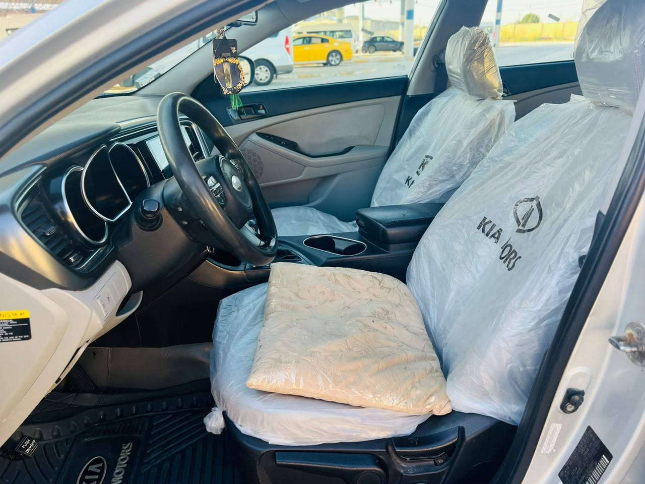 السلام عليكم كيا اوبتيما موديل 2014 رقم ذي قار بسمنه تحويل شوكت ماتريد    وارد امريكي كفاله عامه ضربه وتبديل وصبغ ماعدا مقدمه البنيد صبغ مكينه 2400 مكينه وكير وتبريد وحداديه كفاله مواصفات تحكم استيرن حساسات شاشه كبيره كامره دواره دسك امامي وخلفي السياره جديده مكاني ناصريه السعر 115 للاستفسار علئ الرقم(***********)
