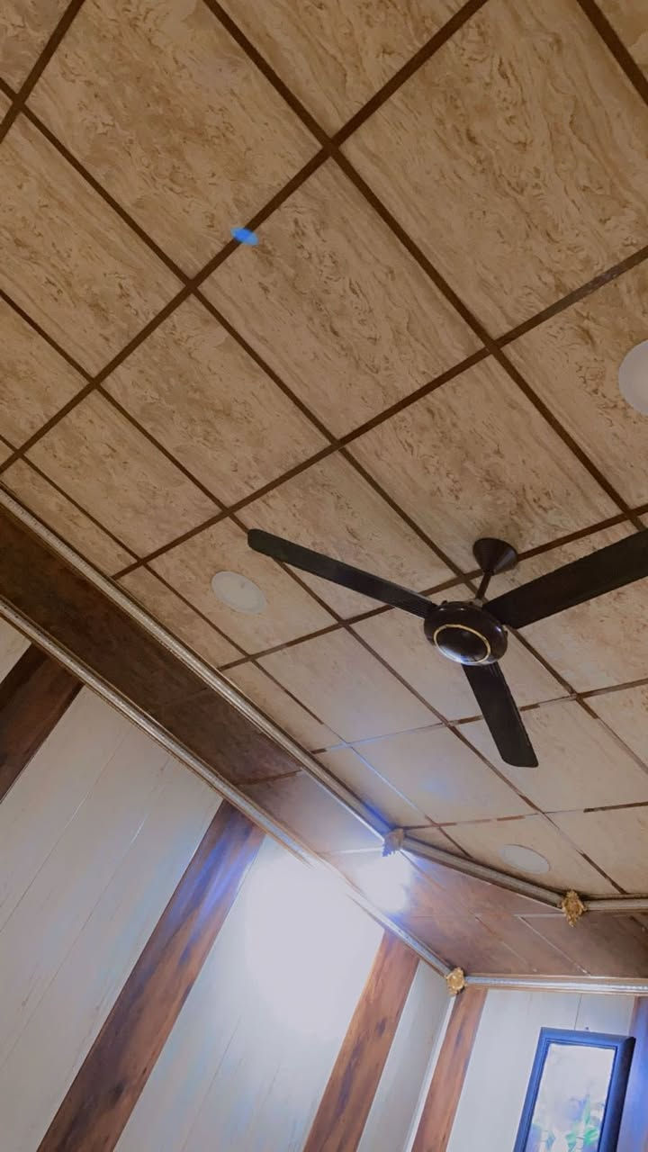 بيت بلديه بي معامله قرار ٢٠ وكامل اصولياته  المساحه٢٦٦ يحتوي ع ٤ غرف اثنين منهم حمام داخلي سويت ومطبخ وصاله معزوله+ موزع وحمام داخلي وخارجي مع ديوان خارجي العنوان القبله قرب شارع المدارس السعر١٥٠
للأستفسار التواصل ع الحساب او الاتصال ع الرقم ***********
