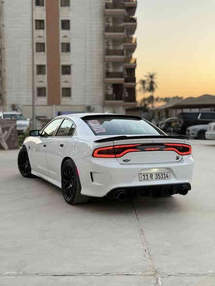 سلام عليكم شباب 
جارجر سكات باك للبيع 
موديل 2022 
اللون ابيض 
مكينه V8 / 6400ccm
ماشيه : 35 m 
رقم بغداد بأسمي والتحويل ثاني يوم 
المواصفات 
——————————-
كشنات كنتاره احمر مختم ( سكات باك ) 
فجوج بريمبو 6 بستم 
اكسل قفل 3.9 
كير 8 نمر 
دبات موبار سود
شاشه كار بلي 
كشنات تدفئه تبريد 
4 مودات قياده 
ذاكرة خزن ميموري 
حساسات خلفيه + جانبيه 
كامره خلفيه 
وباقي مواصفات السكات باك معروفه 
الأضافات 
———————————
لدات اوركال متغير 
وسقف روز رايز

حادثها 
——————————-
جاملغ وبنيد فقط 

* علماً السياره مناقصها اي شي جاهزه مجهزه 
* لا بيها تكحيل ولا بارد وكشرها كلش حلو 
السعر 235 ورقه وبالعافيه على الي ياخذها
مكاني بغداد / المنصور ***********
