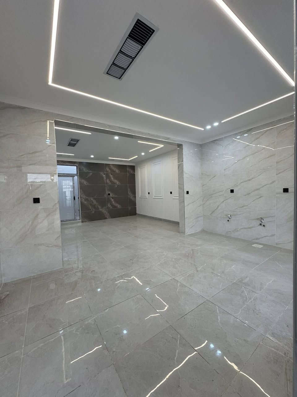 🏡منزل مساحة 140متر للبيع في حي #هفالان سروران 
خانوو بۆ فرۆشتن لە گەرەکی #هەڤاڵان
————————————
•🚗 كراج للسيارة
 •🍽️ مطبخ
أستقبال 
 •🛋️ صالة واسعة ومريحة
• عدد الغرف: 4 غرف نوم
 •🚿 2حمام
📍الومقع :-(هفالان قريب عل شارع كوية)
————————————
للتواصل:-
***********📞كورك
***********📞 اسيا
————————————
📍موقع عقارات جميل:- اربيل هفالان خلف مطعم باب الحارة 
 https://maps.google.com/?q=36.194012,44.049461
—————————————
