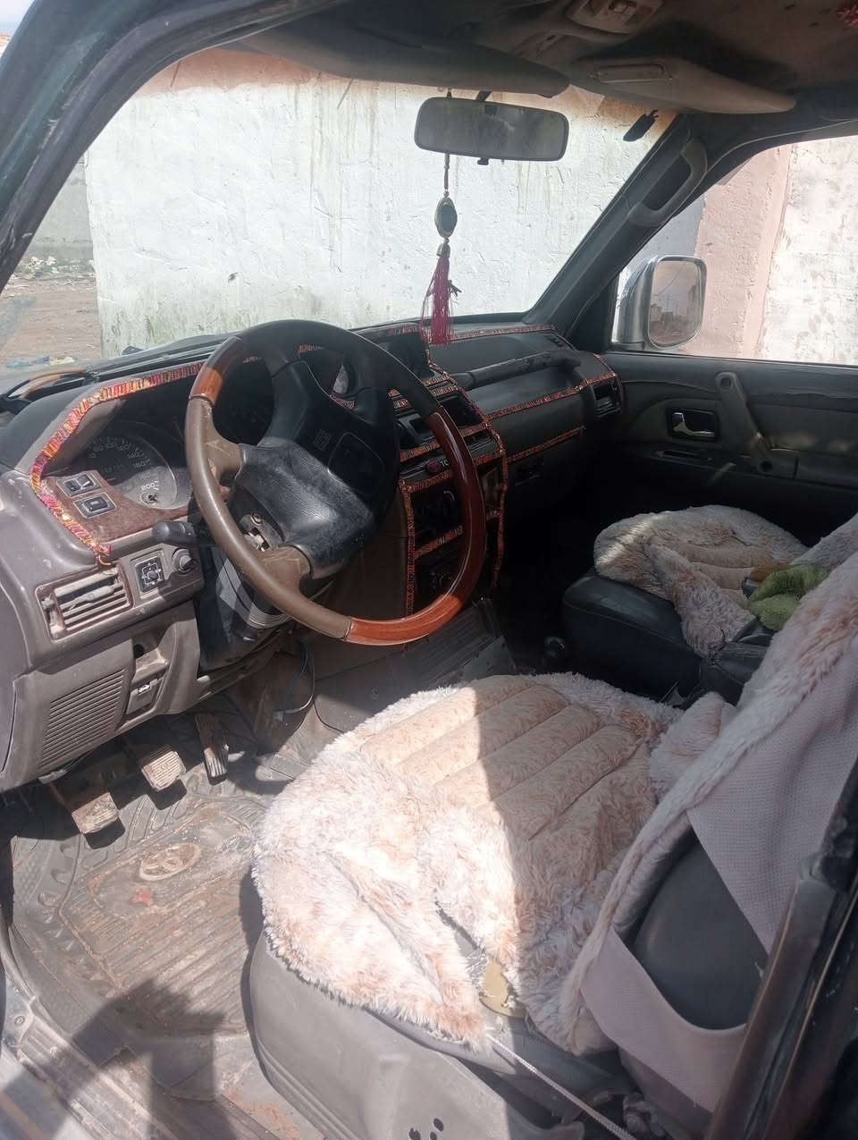 سلام عليكم باجيرو موديل 2000. سنويه 2026. محور كير عادي عنوان ناصرية سعر 37. رقم الهاتف. ***********
