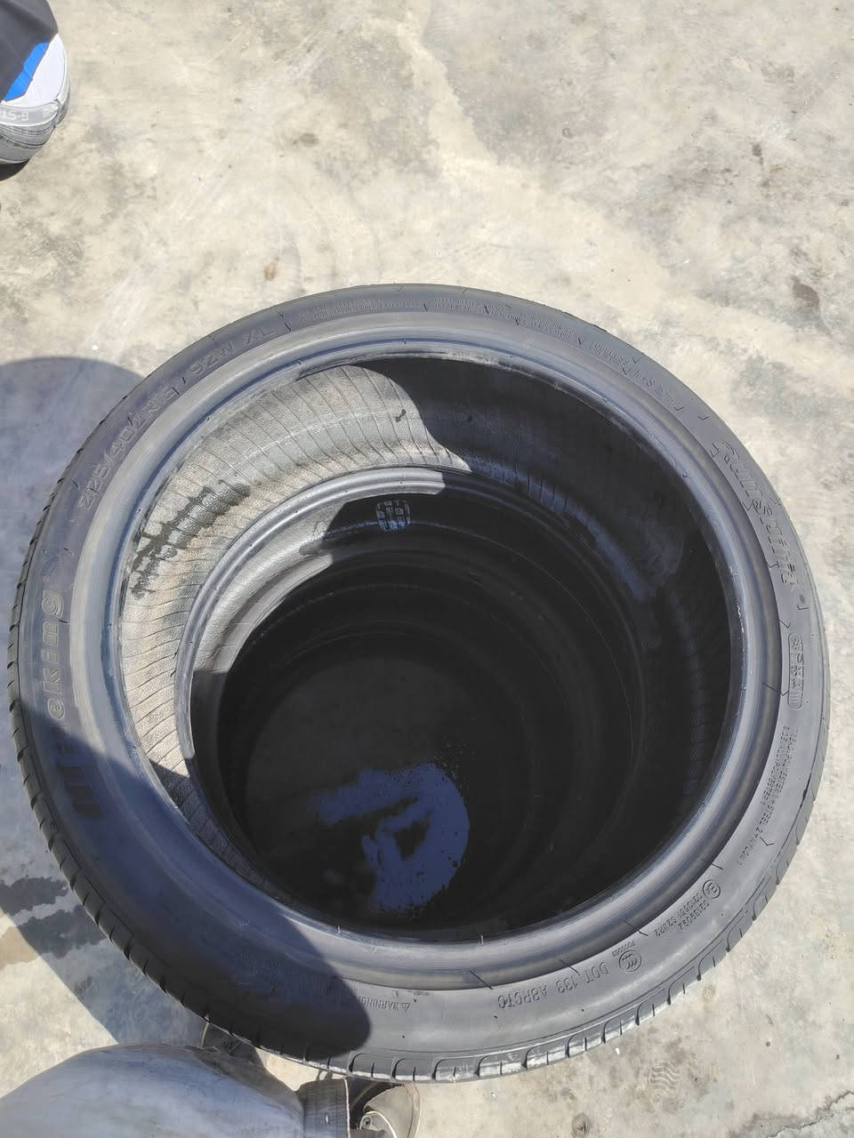 السلام عليكم للبيع تخم تاير فورتي جيتي
225/40/18 كلش حلوات السعر ب100 وبيهن مجال المكان بغداد الرقم ***********
