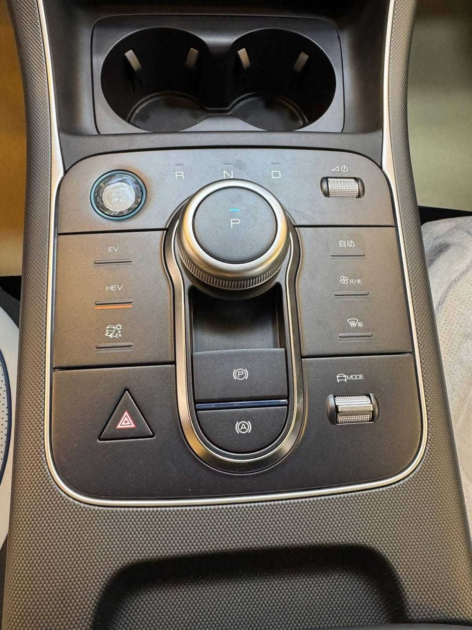 رجعت توفرت BYD ديستروير 05 موديل 2025 💥🚘
باللون الاسود الملكي المرغوب النادر في السوق🖤🖤🔥
مع كافة ملحقاتها الاصلية والشاحن والكارت وارضيات الشركة
بسعر مغري ومناسب واقل من السوق 🔥🔥
يتوفر باللون الاسود والرمادي 

سيارة الفخامة ⚜️، الأداء ⚡، والتكنولوجيا الذكية 🤖 تجربة قيادة ما تنسي! 😍

✨ أهم المواصفات:

🔹 محرك 1.5 لتر (بنزين + كهرباء) يعطيك قوة مع توفير مذهل بالوقود ⛽⚡
🔹 مدى كهربائي يوصل ل 55 كم بالشحن الكامل 🔋
🔹 نظام DM-i الذكي لتبديل السلس بين البنزين والكهرباء 🚀
🔹 شاشة وسطية قابلة للدوران 🎛️
🔹 عدادات رقمية بالكامل 🔥
🔹 مقاعد جلد فاخرة بتصميم رياضي 🖤
🔹 كاميرا خلفية + أنظمة أمان متطورة 🔒
🔹 إنارة LED أمامية وخلفية مميزة 💡

😍 شكل هجومي، حضور قوي، وتكنولوجيا تخليك تحس بالمستقبل من اليوم 🚀

🚀  ( اللوحات مجاناً  )

📍موقعنا: 
⬅موصل /مدينة المعارض القديمة /الشارع الثالث 
معرض الروضة لتجارة السيارات الحديثة 
👨‍💻 خدمة البيع نقداً :
☎ ***********
