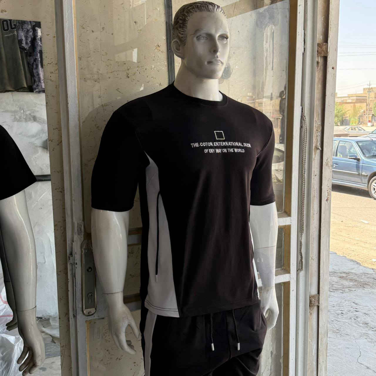 مليكانات استعمال قليل مع مجموعه ملابس جديدة للبيع 
للتواصل ***********

