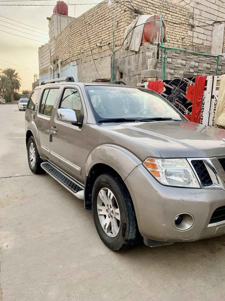 نيسان باث فايندر  ( NISSAN PATHFINDER  LE ) 2009
وارد خليجي،فتحه سقف،تحكم ستيرن جهتين،فور ويل،تبريد ٣ قطع 
،تحكم مرايات،كشن كهربائي، مرايه وسط بوصله تحديد اتجاه ، بصمه
مكانها ذي قار، سنويه لـ٢٧ رقمها دولي بغداد السياره بإسمي 
ضربه بسيطه مرجعه على البارد  بالهلال مال الجاملغ الخلفي جهة السائق  ومرشوشه صبغ بسيط من جهة السائق  وسونارها موجود  
السعر( ١٠٥ ) وبيها مجال 
للإستفسار اكثر الإتصال على الرقم ***********
أو التواصل عبر الواتساب ***********
