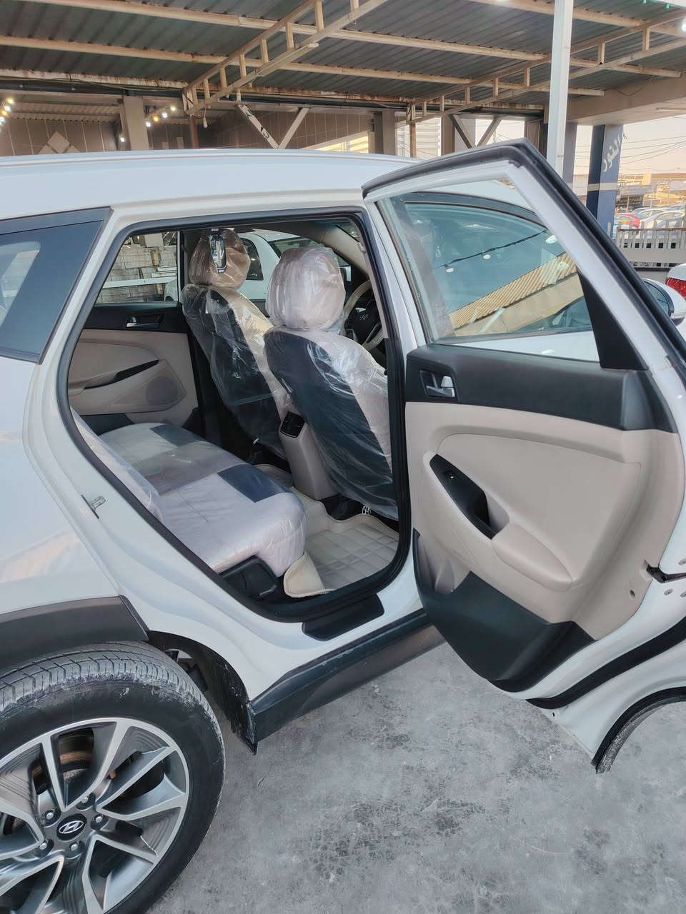 سيارة توسان موديل ٢٠١٨ خليجي رقم بابل انكليزي سنوية ٢٧ السيارة باسمي باقي التفاصيل الاتصال ***********
