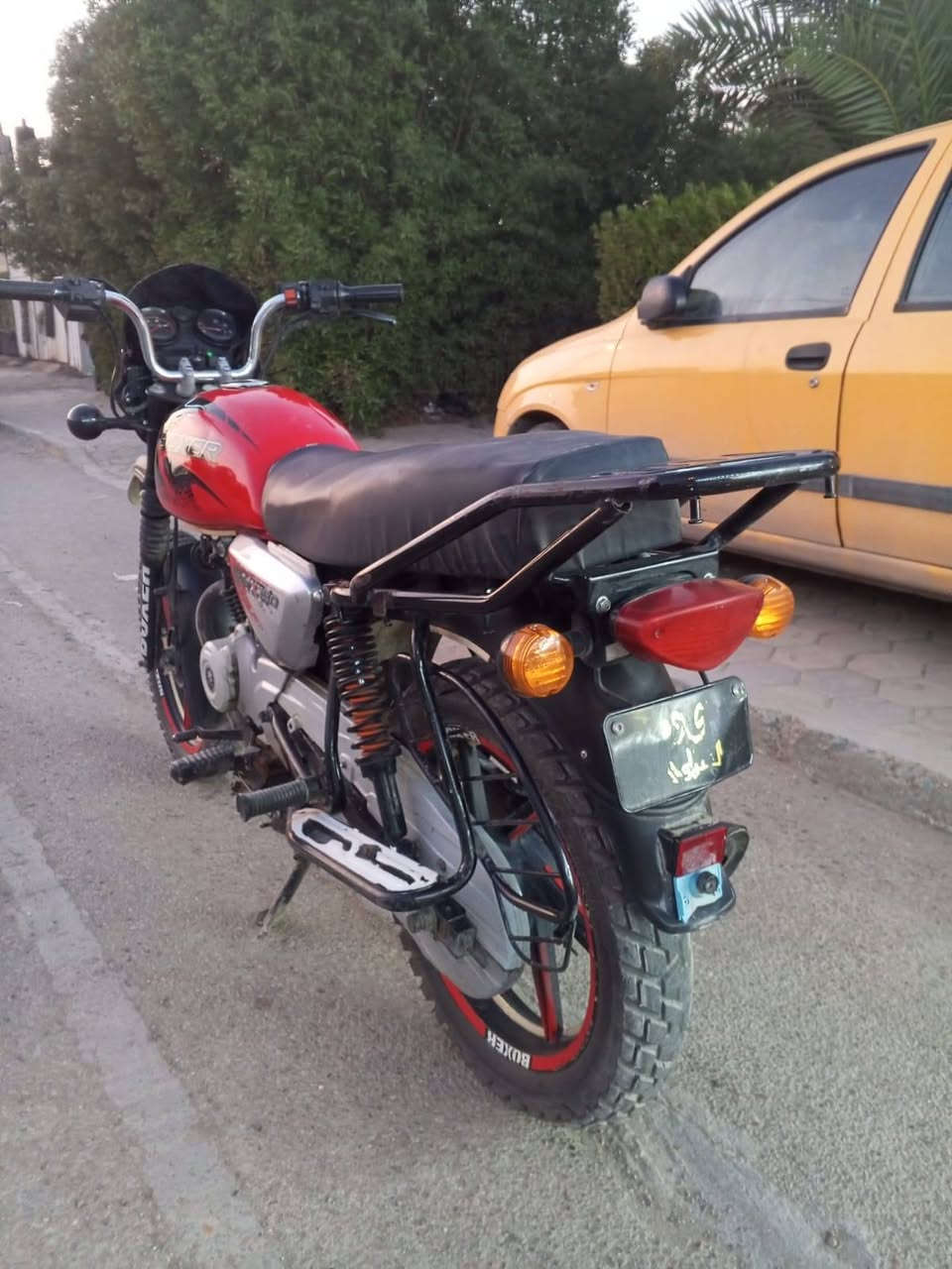 يا الله اللهم صل على محمد وال محمد 
من معرض ابو شوارب للدراجات النارية 
دراجة بوكسر هندي اصلي 2023 جبلي اخر اصدار 
اوراق سحب مو اصلي تالفه مكفولة من سرقه تاخذها من بيت  واكاتبك وي راعيها 
تخم تاير جديد 
عالي ناصي هورن 
نكره سلف 
مكينه مجفته جديد لا تنقيص ولا تبخير 
دبلات فول 
كشر وشاصي فول كدام عين 
الدراجة بحقيقه احلى من صور 
السعر 900 وبيها مجال 
مكان بغداد الغزالية شارع ضغط 
واتساب ***********
