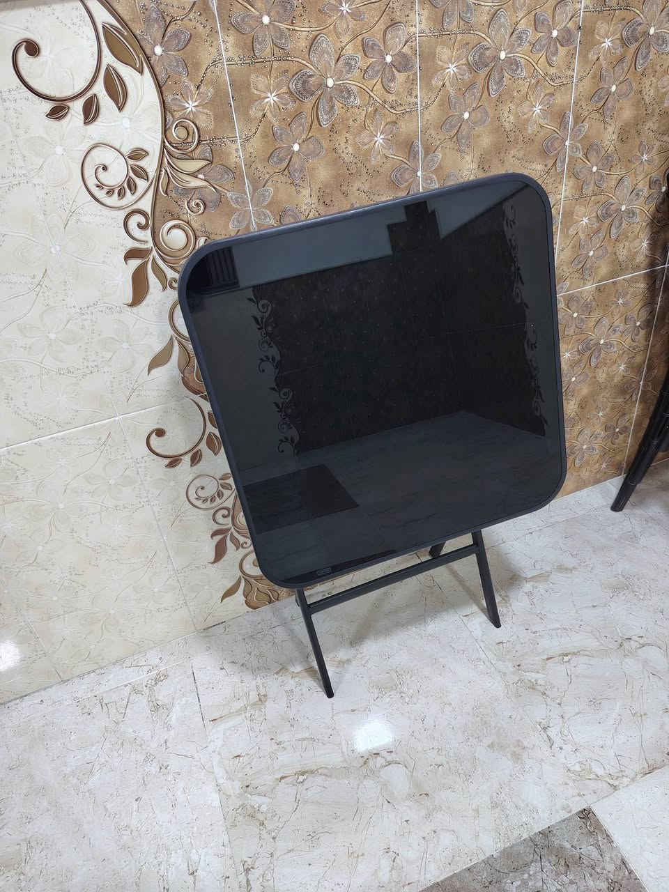 للبيع كراسي عداد 4 الواحد على 13 الف  ميز طعام على ٢٢ الف طبلات عداد 3 ب10 الف  عنوان رشيدية رقم الهاتف ***********
***********
