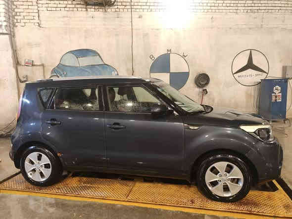 كيا سول ٢٠١٧ خليجي

ماشية ٥٠  

محرك ١٦٠٠ دوش

مواصفات كيا سول الاعتيادية 
السيارة جديدة واستخدام منزلي بيها طخات بالجاملغات الخلفية غير مصلحة 
السعر ١٢٥ ورقة .
للاستفسار ***********
