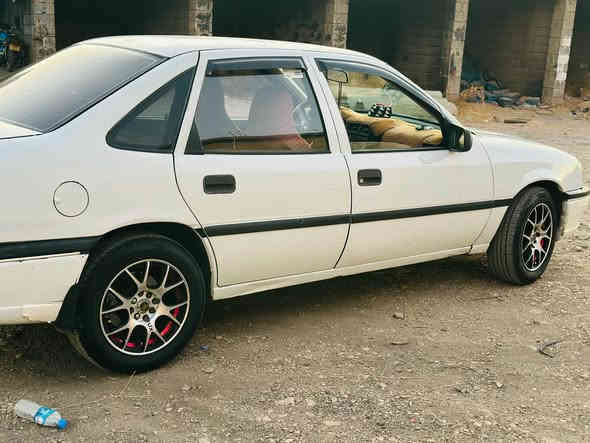 ئۆپڵ ڤیکترا ١٩٩٣ مەکینە ٢٠ بێ کێشە و تندوتۆڵە ABS  گێڕو مەکینە بەشەرت  سەنەوی تا ٢٠٢٩ تازەیە   سیعر ٣٤ معامەلەیەکی کەم  ژ.م *********** حلبجة
