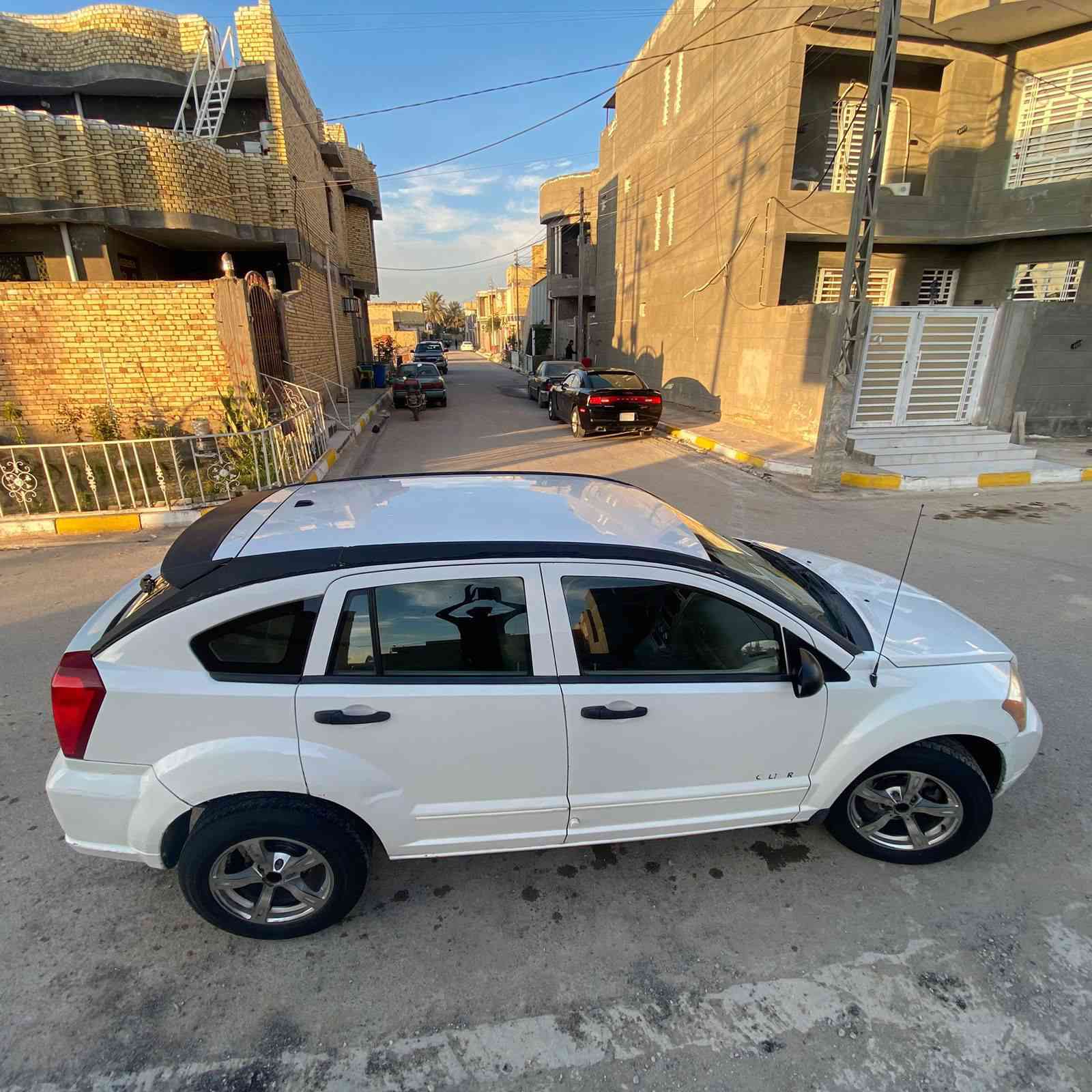 السلام عليكم 
دوج كاليبر رقم بغداد إنكليزي هزه جديده وسنويه ل 29 شرط التحويل 
سياره جديده وجاهزه مكينه كير كورله 
تدفئة تبريد شغالات 
تخم تاير جديد 
حداديه جديده من طول للطول كهربائيات كله شغاله 
السعر 65 وبيها مجال الشراي يتصل ويدلل ***********
