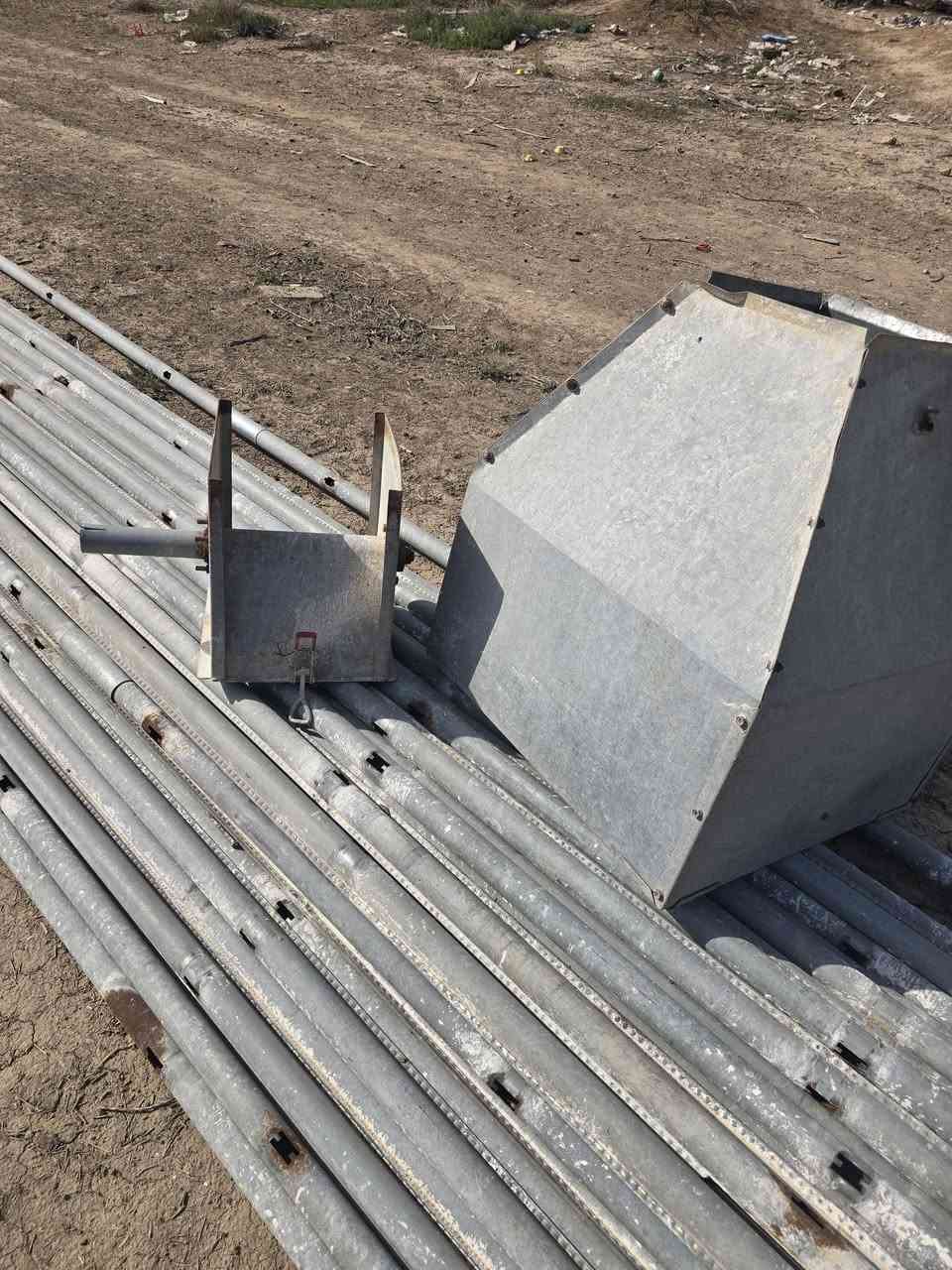 السلام عليكم عندي برينه تركي ٤ خطوط طول الخط100نقص مواعين نظافه 80% عندي نيبل تركي سل ستيل 200مترنقص طوافات  مكان حله وسعر ع هذا رقم ***********
