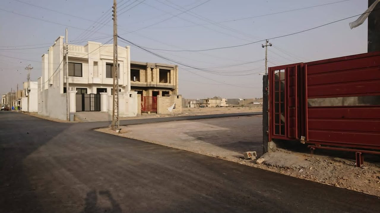 السلام عليكم
دار للبيع بناء 2022 بمواصفات عاليه ركن ع شارعين شغل درجه اولى
طابو زراعي سند بإسمي

#التبليط_واصله

الموقع // الفلوجه _ الجغيفي الثانيه مجاور المربع الذهبي قريب من البيت جامع قيد الإنشاء 
البناء طابوق
الأسمنت معمل كبيسه وسمنت طازلوجه
الشيش شركة ماس
المساحه الكليه 235م
يتكون من 4 غرف نوم
يتكون الطابق الأرضي من
 2 غرفة نوم
مطبخ حار بارد مغلف سيراميك 
صاله
استقبال
حمام خارجي + حمام داخلي مغلف سيراميك 
مناور عدد 2 مغلفه سيراميك بالكامل
تأسيس ماء نوعية ممتازة موبس
الصحيات موديل حديث تعليگ
باب خارجي تفصال درجة اولى

الطابق الثاني //

غرفة نوم عدد 2 واحده ماستر حمام مغلف سيراميك 
غرفة خزن  ( مخزن )
حمام مغلف سيراميك
سطحين مطبگات شتايگر

البيت ملبوخ من الخارج فقط

ملاحظه //

البيت يحتاج إلى أبواب داخليه مع شبابيك مع ارضيات مع لبخ الداخل وبياض مع واجهه

السعر 135 مليون بي مجال 

للجادين بالشراء للاستفسار  اتصال او واتس اب
 
*********** ☎️
