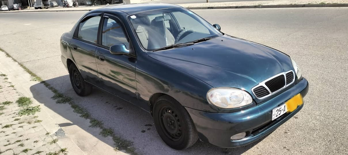 دايو لانوس موديل ((1997)) سنويه جديده بأسمي شرط التحويل لغايه ((2030)) رقم دولي كركوك كوبون بانزين بيها  كهربائيات كلها شغاله تدفئه شغال تبريد نقص كومبريسر محرك 16 بيها خيط بخار بدون تنقيص داخلها نظيفه صبغ عام بيها معجون تصفيه حزام بدون دواخل مكان السياره كركوك  ((***********)) السعر(( 40)) كركوك, العراق
