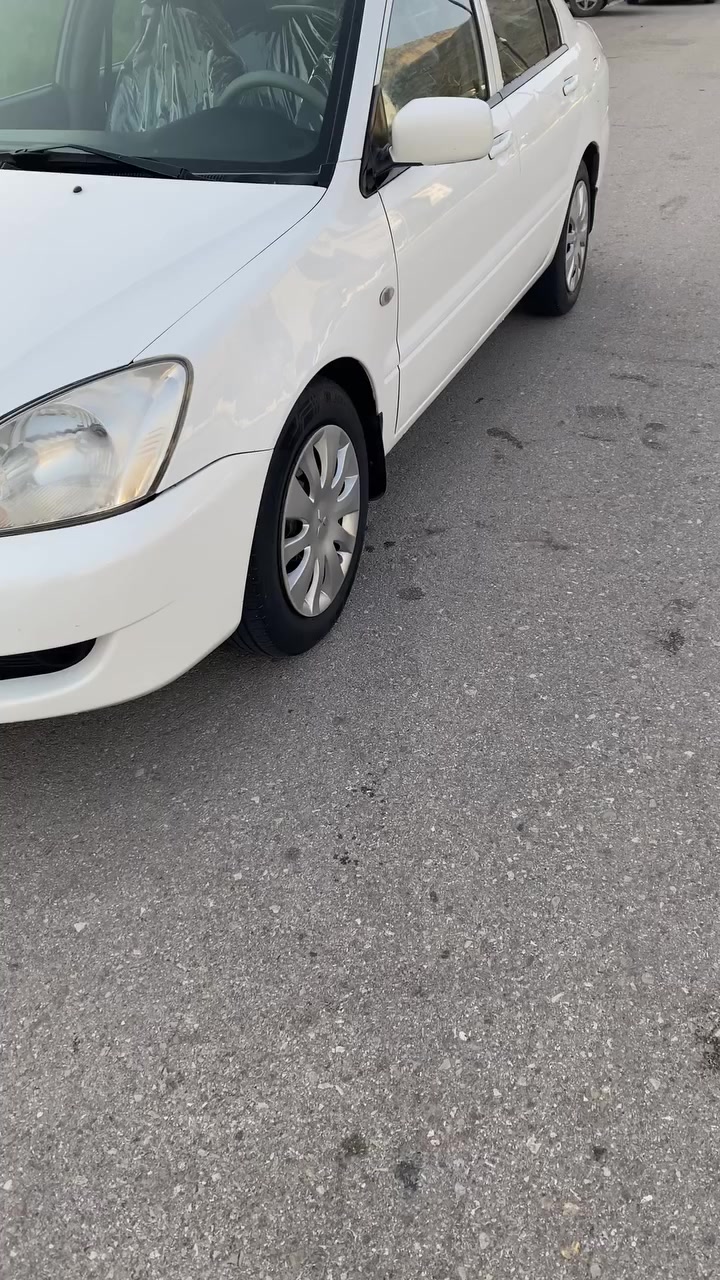 لانسەر مۆدیل 2011 گیر تۆماتیک مەکینە گەورە  گێرو مەکینەی نەکراوەتۆ لۆک لۆکە بەوشەرتە بێ بۆیاخو بێ ساردووبێ جاڵ شوین بەردیشی نیە بەو شەرتە بەشەرتی سۆنەر دەعامێکانیشی بەشەرتە  کەم ڕۆشتوە  سەنەوی پلاسیکە  بەشەرتی ئەوالیاتو حاسیبەو پاکانەو غەرامەش  بەشەرتە تەبریت ساردووگەرم لەسەرسویج  بەشەرتە بێ مەسرف جوار تایەی تازەی بۆ بسراوە یەک فلس مەسرەفی تیانیە   بەو شەرتە هەمو گیانی لەسەردەقی شەریک ماوەتۆ لە دەعامیوە بۆ دەعامی بەشەرت ئەی فرۆشم سعری 62وەرەقە   ***********   ***********
