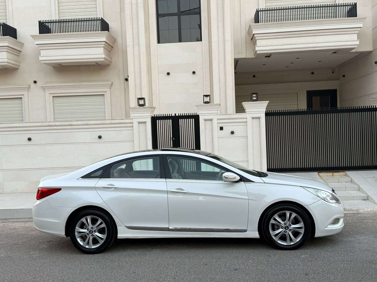 سيارة سوناتا وارد خليجي 2011
شرط كير محرك صدر امامي خلفي جاهزها اربعه تايرات جددت بيها فقط جاملغ امامي كلير وباقي سياره كفاله عامه موصفات معروفه مكاني صويره سعر 132 اتصال 
***********
