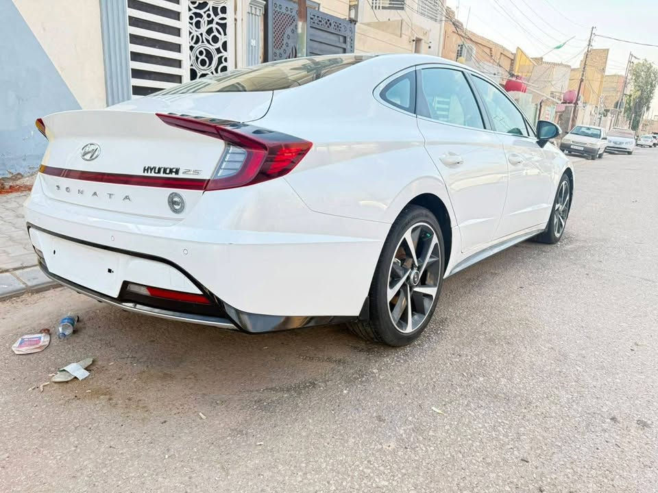🔥 فرصة ذهبية للرقي والأناقة.. هيونداي سوناتا 2022 (شكل عصري فخم) 🔥
للراغبين بالمميز والنظيف، سيارة الأداء القوي والراحة صارت بين إيديك!
 الموديل: 2022 | خليجي (شركة الشمال).
 المحرك: 2500 CC [MPI] (يعمل بنجاح تام على البنزين العادي بكل راحة).
 ناقل الحركة (الكير): 8 نمر لأداء سلس وعزم ممتاز.
 اللون الداخلي: أوف وايت (فخامة ونظافة تفتح النفس).
🌟 المواصفات والكماليات:
 التبريد: ثلج ❄️ (يفلش تبريد بحرارة الصيف).
 الإضاءة: لايت ليد 4 عدسات + بكلايت ليد يمنحك رؤية وشكل جذاب بالليل.
 الرولات: ويل كب أنيق قياس 19.
 الإطارات: تخم تاير جديد بالكامل (اركب وتوكل).
🛠 حالة السيارة والتحويل:
 البدنة: مكفولة تماماً، وبها فقط (بارد بالجاملغ وشوية من الأبركيت)، والباقي مكفول 100% من أي تبديل أو صبغ.
 السنوية والتحويل: السيارة غير مسجلة حالياً، وتتسجل في جميع المحافظات العراقية عدا الإقليم.
 📍 العنوان: النجف الأشرف - حي المكرمة.
 📞 للاتصال والاستفسار (واتساب فقط): ***********
⚡ السعر وتفاصيل أكثر عند الاتصال.. الجاد ما نختلف ويا بالشغل الطيب!

