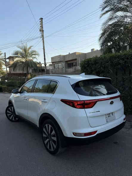 السلام عليكم 
كيا سبورتج 2017 فول 1/1 عدة البنراما 
مال شركة الدولية سابقاً كانت بل ضمان 
ماشية 91 الف كيلو متر حقيقي 
السيارة مكفولة كفالة عامة من الصبغ و التبديل
كير مكينة كفالة عامة
على ايد وحدة من الزيرو
بيها مكانين بارد بل جاملغ ل امامي شبر وبل باب لخلفي شبر بدون فتح بدون اي شي 
مواصفات 
بصمة
سايد بريك بصمة
حساس امامي خلفي
نفكيشن 
مري شفط
اشاير مري
لد نهاري
كراسي امامية كهرباء
تبريد بيانو 
قطعتين تبريد
اوتو هولد
درايف مود
شاحن واير ليس
داخل حمصي
سماعات JBL 
ويل كب كروم 
نظام اوتو هولد
مانع تزحلق
مانع نحدار 
السيارة باسمي ورقم جديد انكليزي وهزة جديدة وسنوية ل2029 
مكان السيارة بغداد البنوك 
وسعرها :183 وبيها مجال بسيط
للاستفسار : ***********
