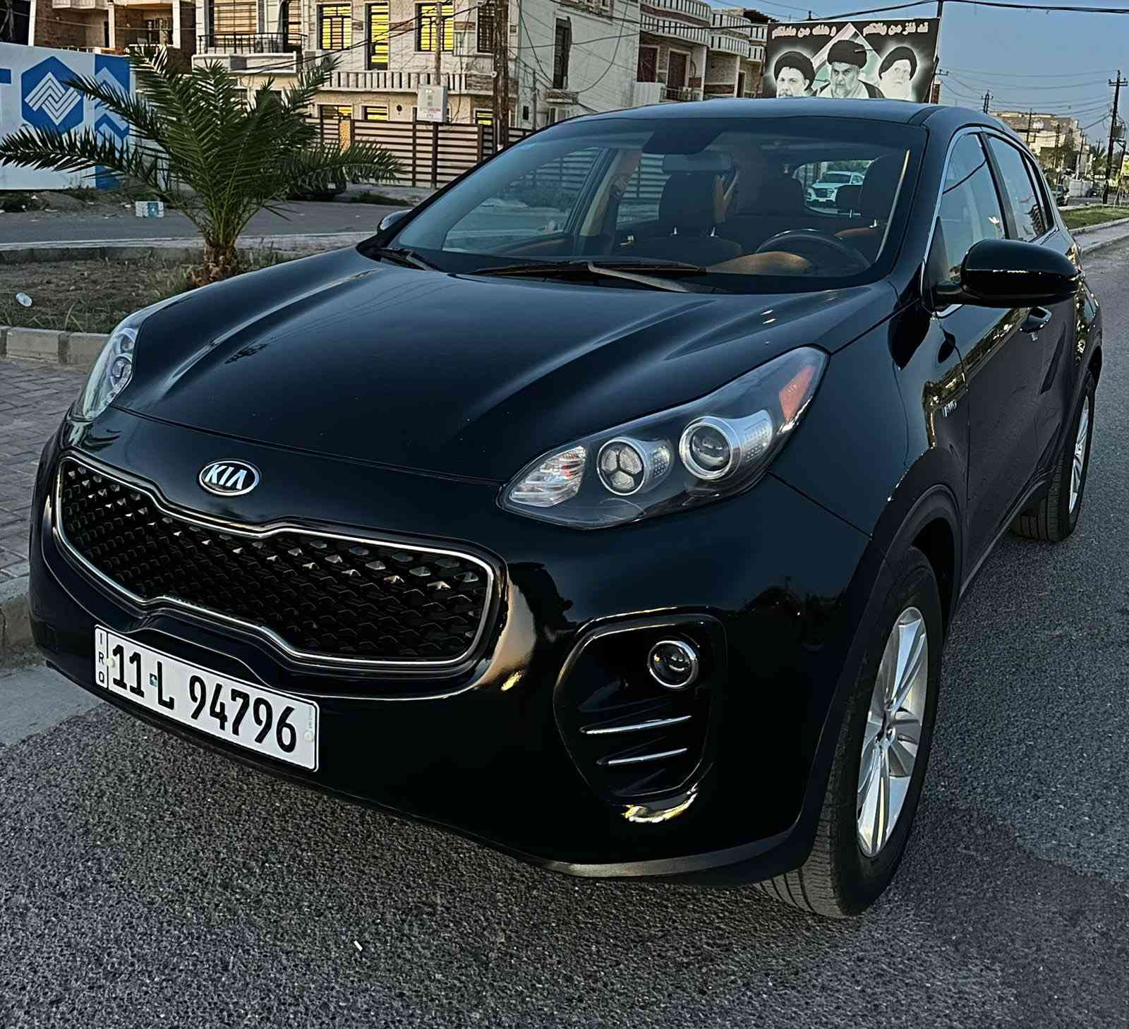 السلام عليكم 
سبورتج موديل 2018 وارد امريكي 
بدوووون ايرباك لون اسود لامع 
المواصفات :- 
تحكم ستيرن 
مودات قيادة 
فور ويل 
كامرة خلفيه
رقم جديد بغداد الجديد + هزة جديدة
تبريد ثلج 
تخم تايرات جديد 
محرك 2400 
ماشية ٦٠ الف ميل حقيقي قابل للزيادة
كامله السيارة مابيها اي نقص باتري جديد عدة سبير جديدة 
داخل جديد السيارة ممتعوبه وناصبه واحلى من الصور 
ملاحضة :- السياره بدون حادث فقط الدعاميه الاماميه  لان جانت شويه مشخطه وشكلها محلو + شخط بالباب السايق ومكحل ومبين تجي وتشوفه 
كلشي بالسيارة ذكرته  اي استفسار اني حاضر 
العنوان بغداد - حي الجهاد 
السعر١٦٣$ وبيها مجال بسيط 
***********
