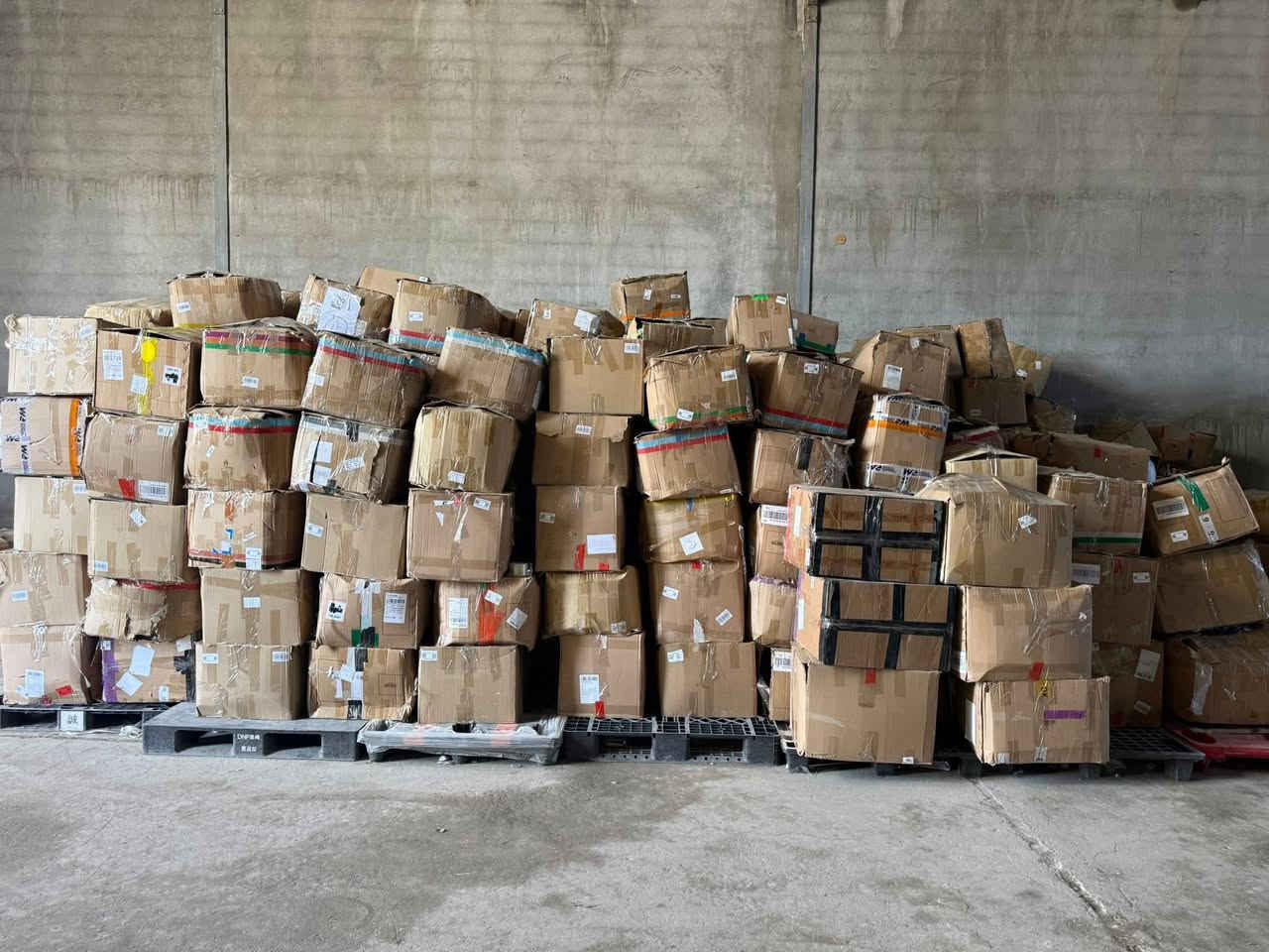 السلام عليكم متابعينا وزبائننا الكرام بفضل لله غدا ان شاء الله الثلاثاء وصول حاوية المكس في مخاززنا 
بغداد التاجيات قرب جسر الدوار 
مخزن الحاج سلمان الكعبي
التوفيق الورزق الجميع ان شاء الله 
الاستفسار التواصل/ ***********
