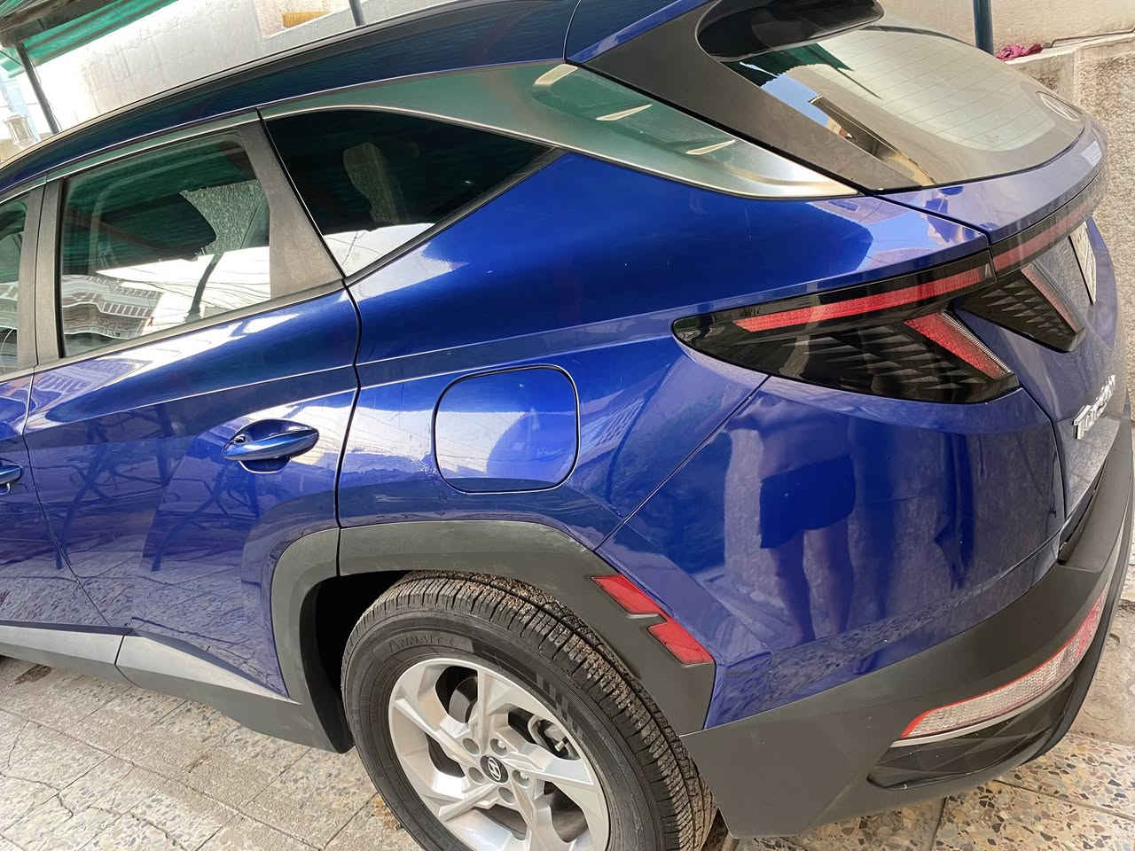 السلام عليكم هونداي توكسان  موديل2022 
بانزين SEL أمريكي
المواصفات 
1- بصمة تشغيل 
2- بصمة أبواب لمس دخول ذكي  
3- تدفئة كشنات أمامية 
4-داخل و كشنات مخمل لون أسود خط البيض  
5- كشن سايق كهرباء 
6- أضواء محيطية   
7- الجامة الامامية مغلفة بامريكا ضد اسعة الشمس 
8- أبل كار بلي 
9- أندرويد أوتو 
10- شاشة دجيتل 3 أشكال للقيادة 
11- أشاير ترحيب 
12- أضواء أمامية LED زنون 
13- أضواء خلفية LED
14- فول أوامر صوتية 
15- جامات أوتو 
16- قطعتين تبريد 
17- أشارات بالمري  
18- تحكمات ستيرن 
19- محرك 2500المرغوب 
20- هاند بريك بصمة  
21- منافذ شحن 
22- أوتو هولد 
23- تشغيل عن بعد 
24- السيارة أوتو بارك  
25- حساسات خلفية 
26- گير AT المرغوب 
27- رادار أمامي  
28- نقطة عمياء 
وبعد بيها هوآآي مواصفات 
ممشى السيارة ( 36400 الف كيلو حقيقي) 

السيارة جدا جدا جديدة وغرفتها بعد احلى
 ضربتها فقط باب الجنطة مصلحة ومصبوغة وهسة صارت بيها طخة

مكان السيارة بغداد 

السعر 200$$وبيها مجال 

رقم الهاتف ***********
