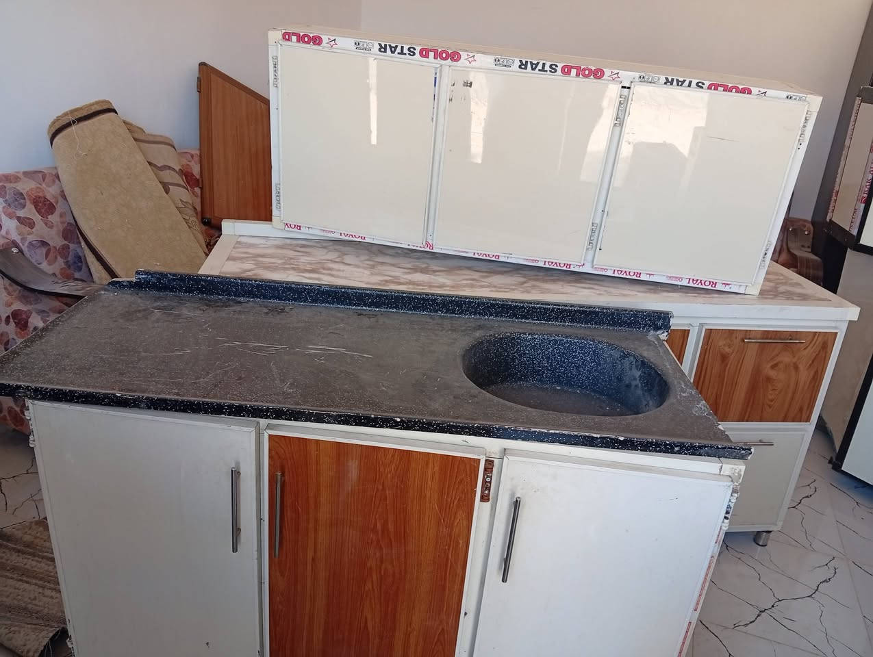 السلام عليكم كناتير عدد 3 خشب حطاطه شقل الموصل سعر الواحد 125+ سنك مطبخ 3قطع واحد 200والثاني 250 مكان بروانه ***********
