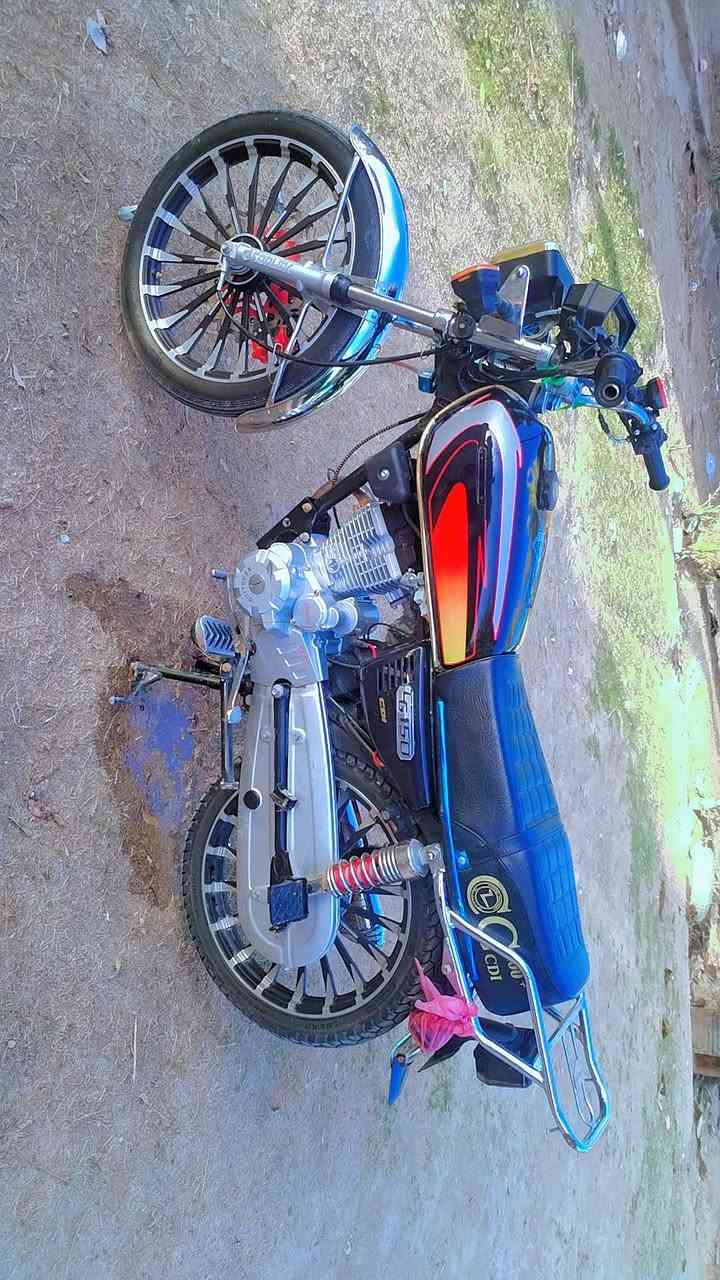 يا الله السلام عليكم دراجة البيع سيفان موديل ٢٥ مكفوله كفاله عامه أوراق كامله الدراجه جديده انضف من الصوره بصمه تشغيل عن بعد جهاز انذار السعر ٧٢٥ وبين مجال الشراي يتصل وبيه خير ويدلل ***********
