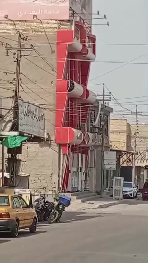 دار للبيع 200 متر .
عبارة عن 100 متر منزل و 100 قطعة
سند 1 . البيت عبارة عن غرفة وصالة واستقبال وصحيات داخلية وخارجية 
المكان حي العسكري قطاع 15 نهاية شارع السبيس قرب مول البغدادي الاحمر .
السعر 150 
للأستفسار اكثر الاتصال على الرقم *********** متوفر واتساب
