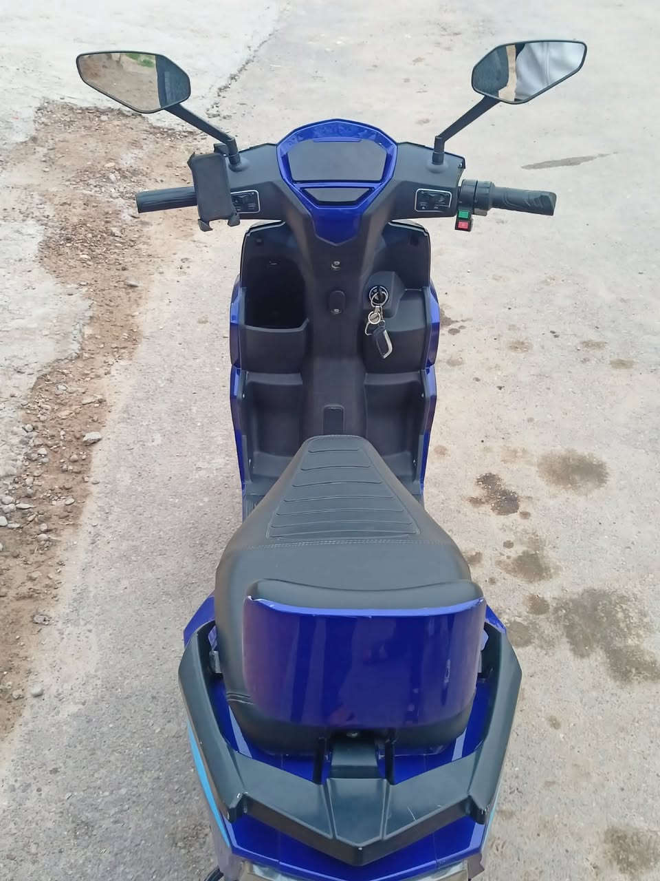 السلام عليكم اخوان عندي ماطور للبيع نضيف جداً مابي لا شخط لا ضربه بعده جديد موديل2025ما صار اهواي من اخذته دايرات جدد تحكمات كله شغاله بريكات شغاله بس البريك الكدام لاغي لئن يكلب والبطاريات عل فحص اذا مو جديد مرجوع السعر 650وبي شويه مجال للطيبين مكاني الكرمه
***********
