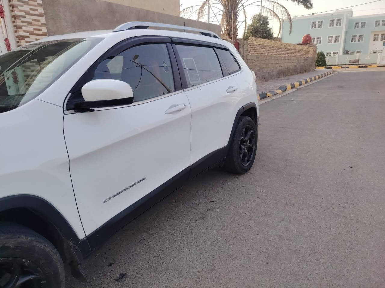 جيب شيروكي 2400 هاذ رقمي *********** السعر 118
