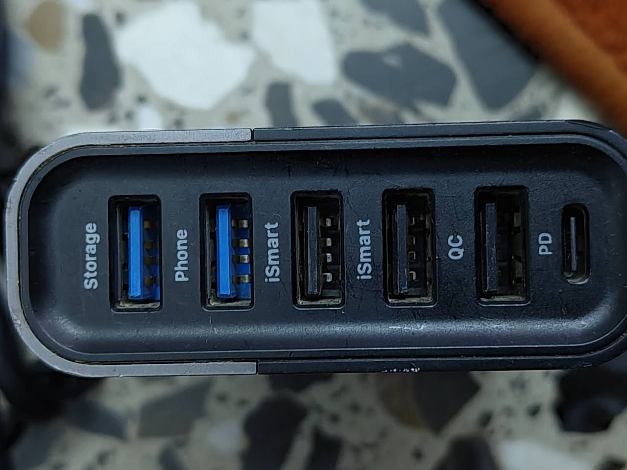 للبيع شاحنه ravpower شحن  60w متعدده النوافذ وبيها نافذه خزن ملفات وصور تطبيق ع ينزل ع ايفون
السعر 40 الف وبي مجال بغدادالجديده ***********
