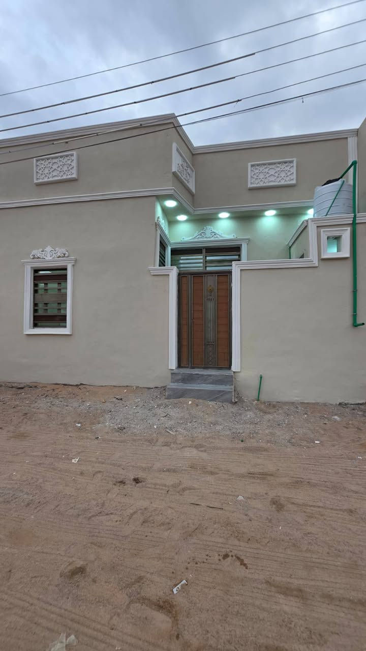 دور سكن للبيع بناء 2025
***********
جنس العقار طابو ملك صرف زراعي بسم عراقي اصولي سند ٢٥

#المساحه  100 متر 

يحتوي البيت على غرف  منام2
و ديوان
و مطبخ 
او مناور
و صاله و وصحيات داخلي وخارجي 

العنوان بصره ابي الخصيب محيله دورة ام زباله 30 متر عن التبليط
موقع راقي 😎 

جميع الخدمات متوفره ماء كهرباء شارع 8 
شغل البيت كله درجة أولى

السعر58و بي مجال للشراي
للاستفسار تصل***********
