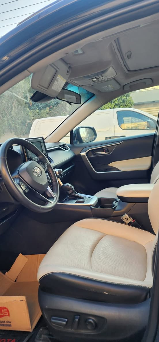 السلام عليكم
راف فور للبيع وارد امريكي لون اسود 
موديل 2023 
فول مواصفات XLE
سلايت 
كشنات تدفئة تبريد 
دفع رباعي 
رادارات 
وبقية المواصفات المعروفه
ماشية 40 كيلو فقط 
صبغ جاملغ خلفي جهة السكن صور الحادث بالمنشور وسونار السيارة ايضاً موجود بالمنشور 
ايرباك بردة فقط 
رقم السياره دهوك 
مكان السيارة اربيل 

***********
