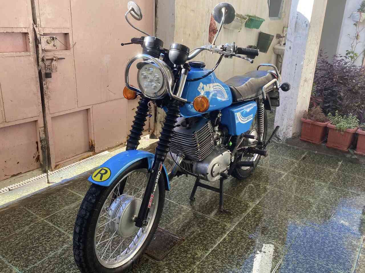 متاح دراجة MZ  
 رقم وسنوية راعية ما اعرفة 
معمر جديد  كلة كامل
 مابي كل نقص كلة شغال
***********
