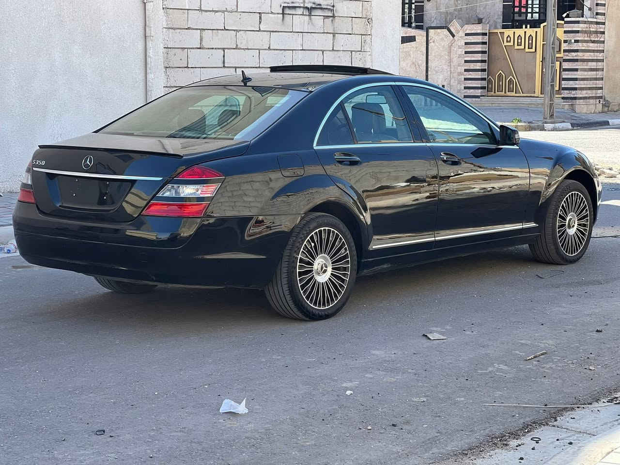 مارسدس اس كلاس S 350 خليجي
رقم بغداد مشروع وطني باسمي 

السيارة بيها صبغ حزام للجمالية فقط مكفولة من الظربة والحادث 

محرك وكير وتبريد كله مكفول 

السعر 160 $ ورقة وبيها مجال 

للاستفسار / *********** المكان كربلاء شارع المخازن

المواصفات :......................

حجم المحرك 6 سلندر 3500 

فتحة سقف 

شاشة 

حساسات امامية وخلفية

مثبت السرعة

مرايا جانبية كهربائية

نوافذ كهربائية اوتو 

مقاعد كهربائية وجلد وذاكرة 

6 وسادة هوائي

سايد بريك بصمة 

بردة خلفية

التبريد منفصل مناخين لمس

2 قطع تبريد 

مانع الانزلاق و ABS

وبعد بيها مواصفات هواي
