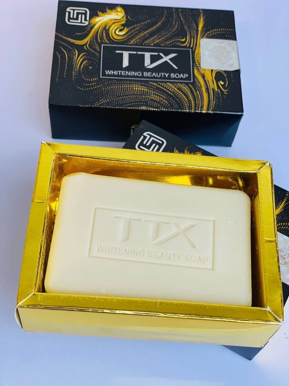 صابونة تي تي إكس للتفتيح (TTX Whitening Beauty Soap)، وهي صابونة حليب الماعز الكورية من شركة TTX الاصلي 💯🇰🇷  مخصصة للعناية الفائقة بالبشرة وتبييض البشرة والقضاء على حب الشباب . تتميز بتركيبتها المدعمة بحليب الماعز، 

✅ الفوائد الرئيسية :-
✔️ تعمل على توحيد لون الجلد وتقليل مظهر البقع الداكنة وتفتيح لون البشرة بشكل ملحوظ جدا  والقضاء على التصبغات نهائيا 
✔️ بفضل حليب الماعز والجلسرين، تمنح البشرة مرونة ونعومة وتمنع جفافها.
✔️ تساعد في إزالة خلايا الجلد الميتة وتنظيف المسامات بعمق.
✔️ تساهم في تهدئة حروق الشمس، تقليل الالتهابات، والمساعدة في علاج حب الشباب
#الاصلية ام الختم المائي 💯
#الاصلي المنشأ كوريا 🇰🇷💯
السعر 6 الاف
🚘 يوجد خدمة توصيل لجميع محافظات العراق 4 الاف 🚘


**إذا كنت صاحب هذا الإعلان وتريد حذفه لأي سبب، رجاءا أرسل رسالة إلى الدعم الفني**