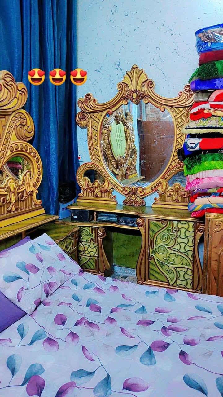 السلام عليكم عندي غرفه للبيع بسعر مناسب السعر 400 وبيها مجال ***********
