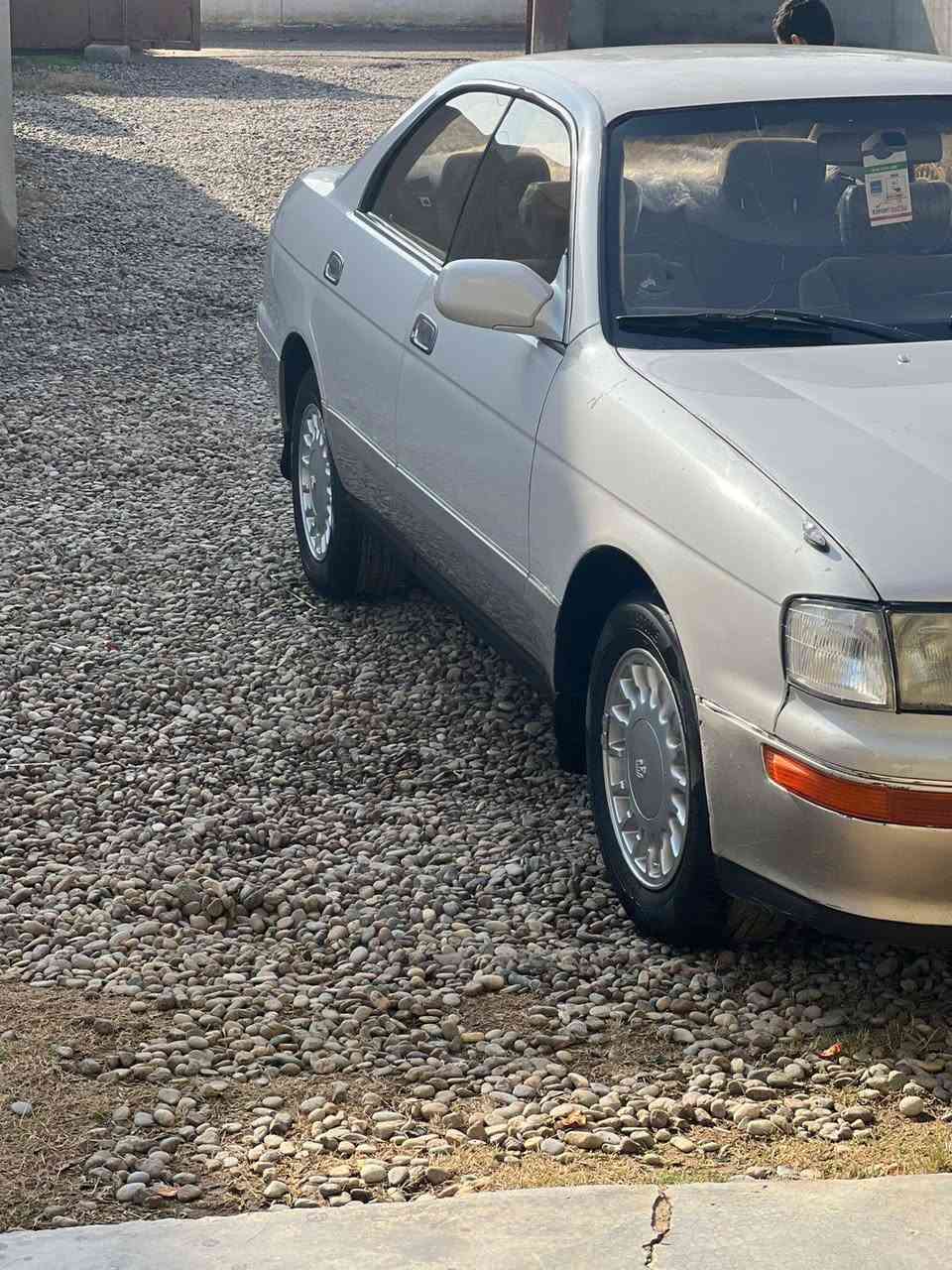 السلام عليكم بطه للبيع متصل موديل 93رقم نينوي الماني شرط التحويل كير محرك شرط صدر  تواير كلو جديد داخل جديد  تبريد تدفئه شغال  سياره بدون صبغ لايت زنون عالي ناصي مسجل شاشه  السعر 60وبيهه مجال الاتصال ***********
